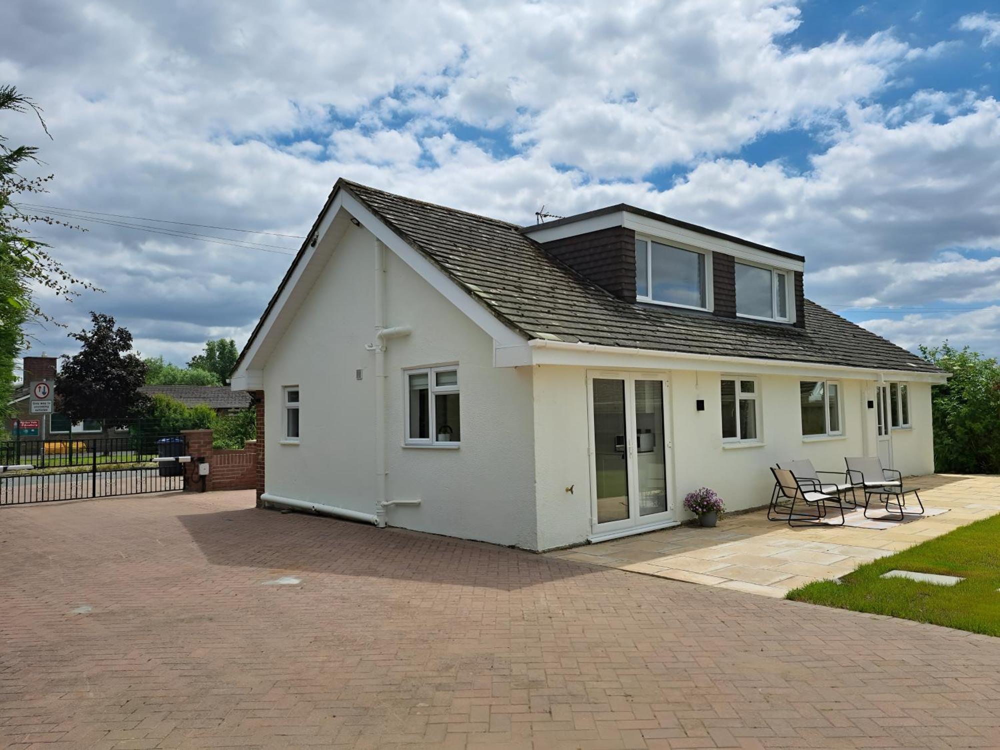 Beautiful 5 Bedroom Bungalow, Sleeps 7, In Calne Exterior foto